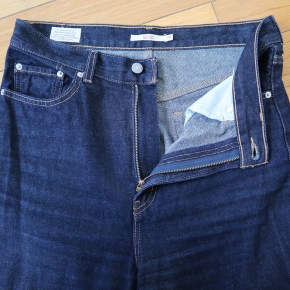 Levi's High Loose Dark Wash Cropped Jeans, Size 29 - Picture 10 of 10